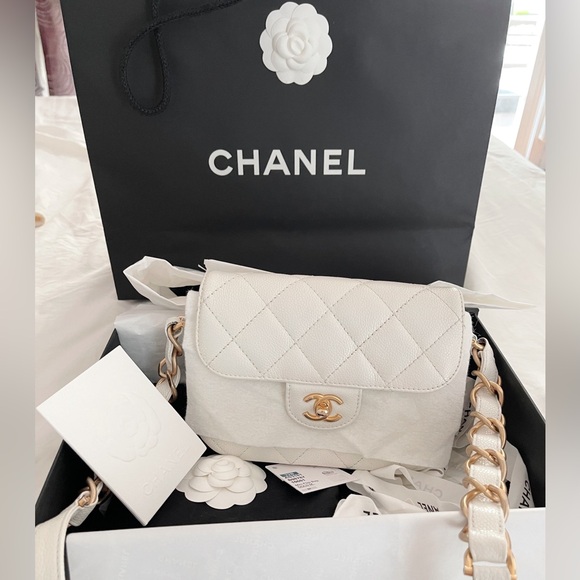 Chanel mini flap bag 💕 - Picture 3 of 16